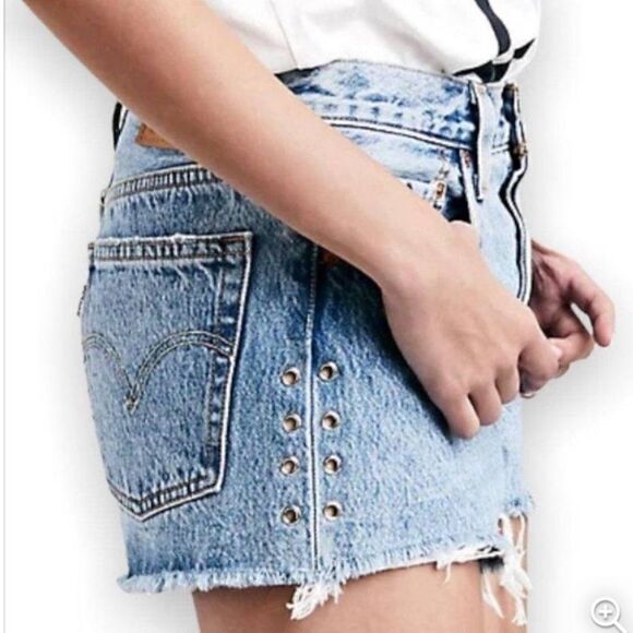Levi’s 501 Cutoff Button Fly Grommet Detail Jean Shorts SZ 27 - Picture 1 of 12